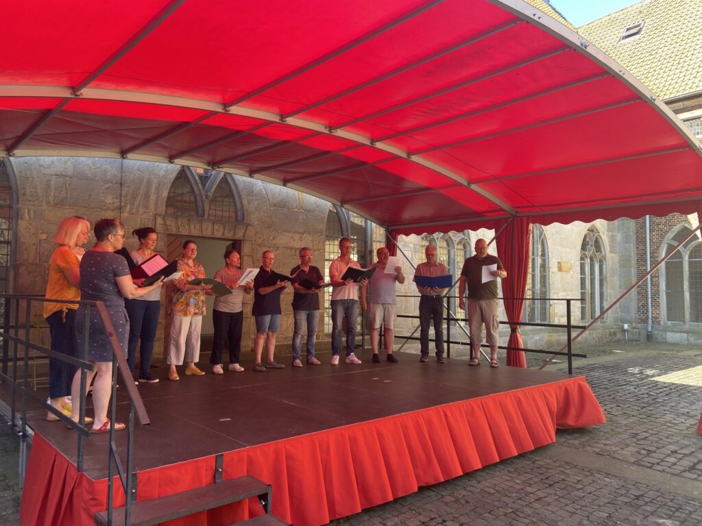 Der Westfälische Kammerchor probt im Kloster Frenswegen